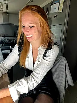 Snapshot of Redhairedteacher chatting on September 24, 2025, 8:54 am Redhairedteacher online show from September 24, 2025, 8:54 am