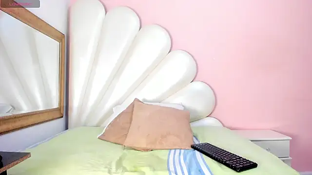 Snapshot of Ally_Parkeer_ chatting on February 27, 2025, 5:37 pm Ally Parkeer online show from February 27, 2025, 5:37 pm