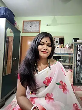 yoursweety09 online show from May 11, 2026, 2:07 pm