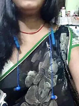 yoursweety09 online show from April 19, 2026, 2:07 pm