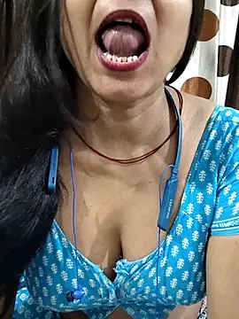 yoursweety09 online show from April 17, 2026, 12:13 am