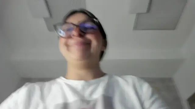 Snapshot of Vioolletta chatting on November 28, 2025, 7:25 pm Vioolletta online show from November 28, 2025, 7:25 pm