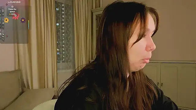 Snapshot of Alisia_Mars chatting on December 3, 2025, 4:35 am Alisia Mars online show from December 3, 2025, 4:35 am