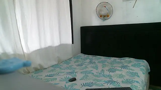 Snapshot of NatyScoth chatting on December 21, 2024, 5:39 pm NatyScoth online show from December 21, 2024, 5:39 pm