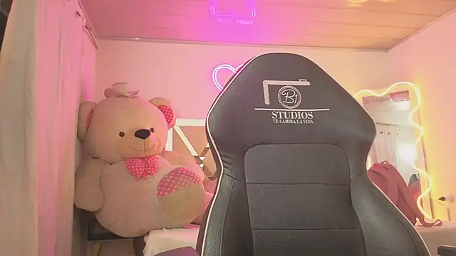 Snapshot of Laylafoxy_tay chatting on January 6, 2026, 3:10 am Laylafoxy tay online show from January 6, 2026, 3:10 am