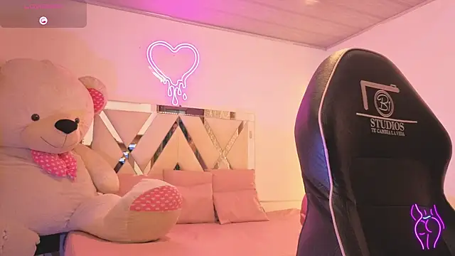 Snapshot of Laylafoxy_tay chatting on December 21, 2025, 3:08 am Laylafoxy tay online show from December 21, 2025, 3:08 am