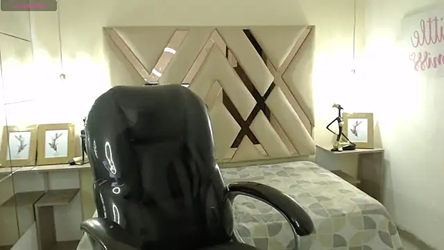 VanessaArdila  online show from January 9, 2025, 10:41 pm