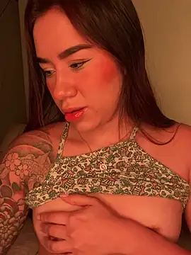 Snapshot of Im_Valen_Cute chatting on May 3, 2026, 3:11 am Im Valen Cute online show from May 3, 2026, 3:11 am