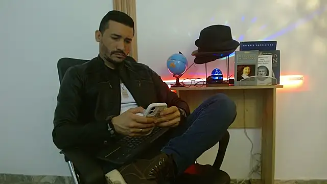 Reiko 85  online show from November 15, 2025, 2:43 pm