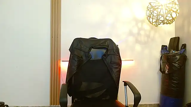 Reiko 85  online show from November 19, 2025, 7:36 pm