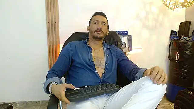 Reiko 85  online show from November 14, 2025, 2:43 pm