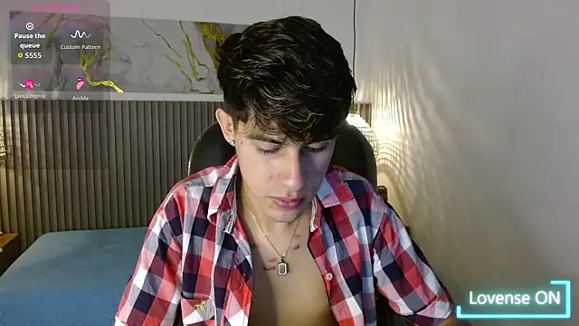 Snapshot of Dyla_n18 chatting on December 2, 2025, 7:37 pm Dyla n18 online show from December 2, 2025, 7:37 pm