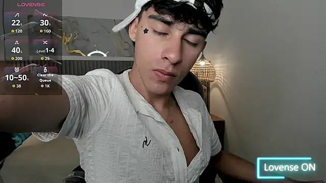 Dyla n18 online show from April 7, 2026, 8:43 pm