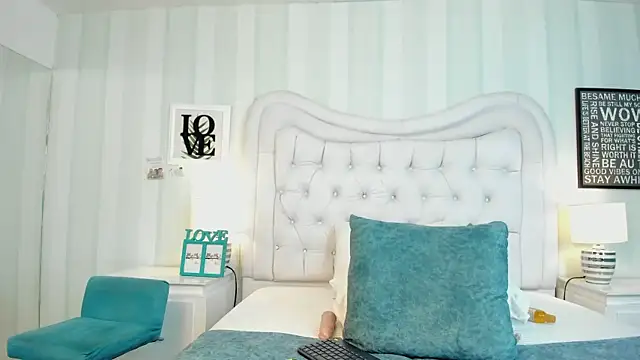 Snapshot of MonserratPeters chatting on January 21, 2025, 11:02 pm MonserratPeters online show from January 21, 2025, 11:02 pm