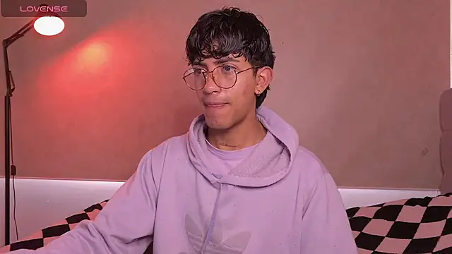 Snapshot of teobowny_ chatting on September 24, 2025, 12:33 pm teobowny online show from September 24, 2025, 12:33 pm