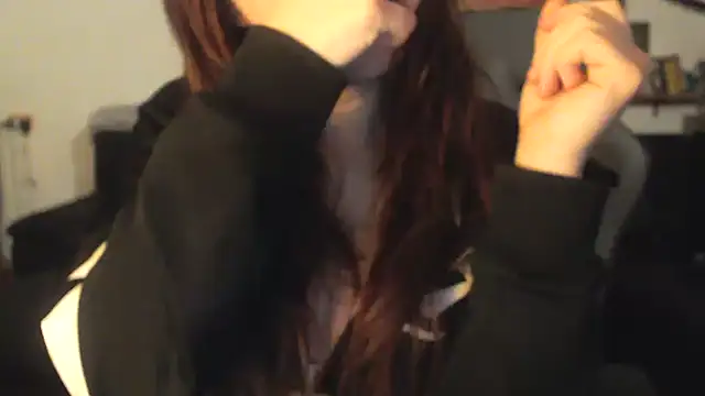 complicata mente online show from February 2, 2025, 6:58 am