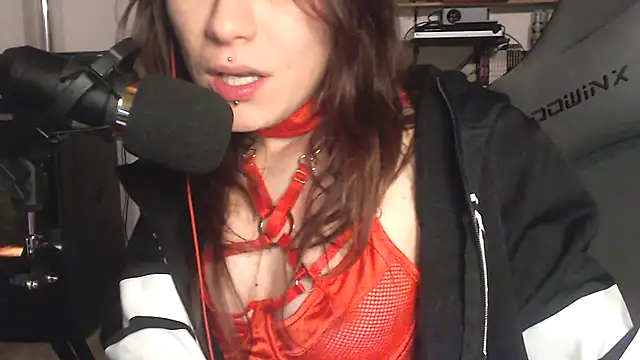 complicata mente online show from February 3, 2025, 11:26 pm