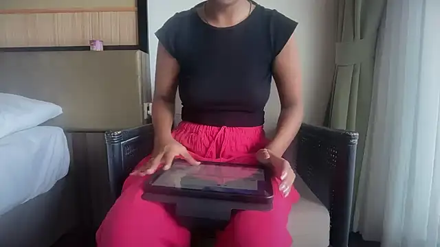 Snapshot of HornyBabe_ chatting on May 18, 2026, 5:13 am HornyBabe online show from May 18, 2026, 5:13 am