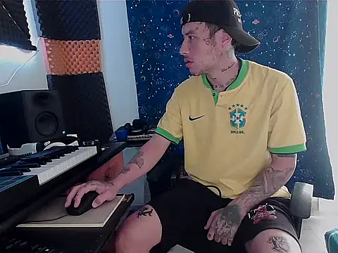 Snapshot of patrik_tattoo_ chatting on February 9, 2025, 6:26 pm patrik tattoo online show from February 9, 2025, 6:26 pm