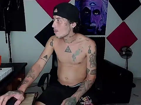 Snapshot of patrik_tattoo_ chatting on October 6, 2025, 3:29 am patrik tattoo online show from October 6, 2025, 3:29 am