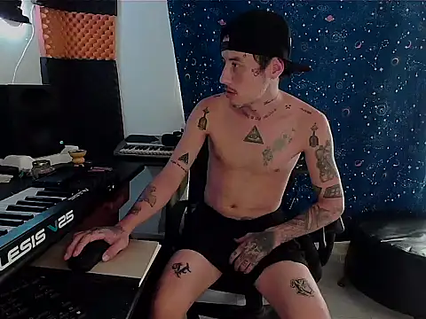 Snapshot of patrik_tattoo_ chatting on March 13, 2025, 6:56 pm patrik tattoo online show from March 13, 2025, 6:56 pm