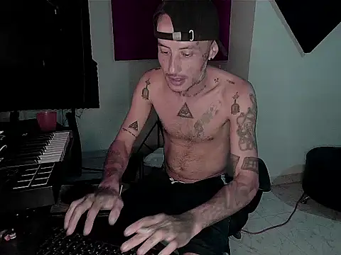 Snapshot of patrik_tattoo_ chatting on November 25, 2025, 12:11 am patrik tattoo online show from November 25, 2025, 12:11 am