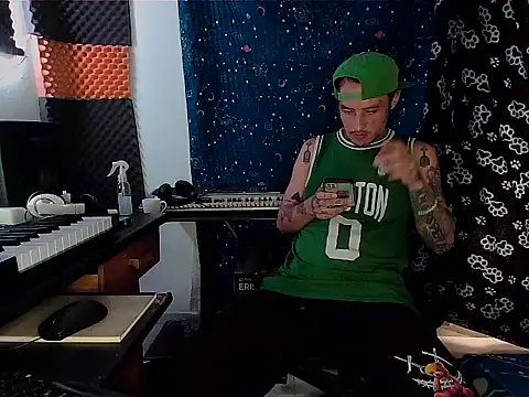 Snapshot of patrik_tattoo_ chatting on February 10, 2025, 1:33 pm patrik tattoo online show from February 10, 2025, 1:33 pm