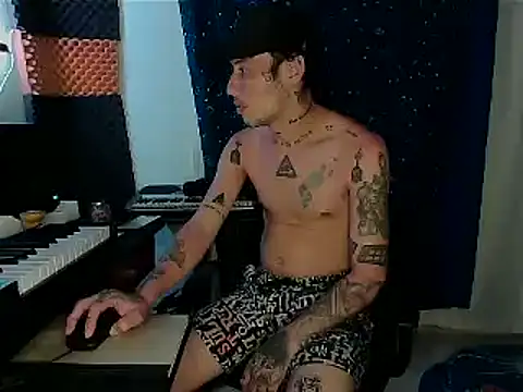 Snapshot of patrik_tattoo_ chatting on March 6, 2025, 5:14 am patrik tattoo online show from March 6, 2025, 5:14 am