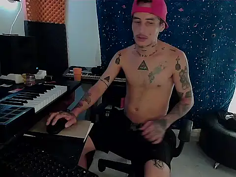 Snapshot of patrik_tattoo_ chatting on March 19, 2025, 3:40 pm patrik tattoo online show from March 19, 2025, 3:40 pm