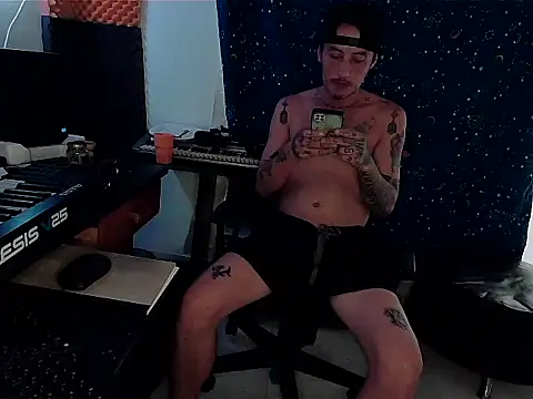 Snapshot of patrik_tattoo_ chatting on March 12, 2025, 7:58 pm patrik tattoo online show from March 12, 2025, 7:58 pm