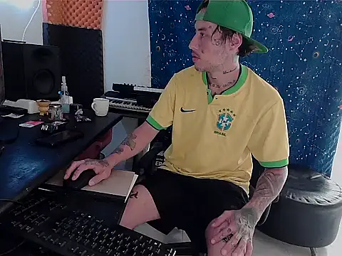 Snapshot of patrik_tattoo_ chatting on March 19, 2025, 8:22 pm patrik tattoo online show from March 19, 2025, 8:22 pm