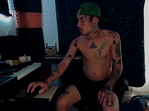 Snapshot of patrik_tattoo_ chatting on March 3, 2025, 1:45 pm patrik tattoo online show from March 3, 2025, 1:45 pm