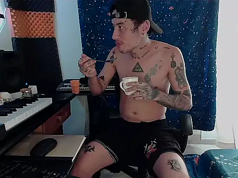 Snapshot of patrik_tattoo_ chatting on March 1, 2025, 4:33 pm patrik tattoo online show from March 1, 2025, 4:33 pm