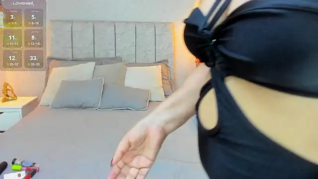 tutu milf online show from February 2, 2026, 7:13 pm