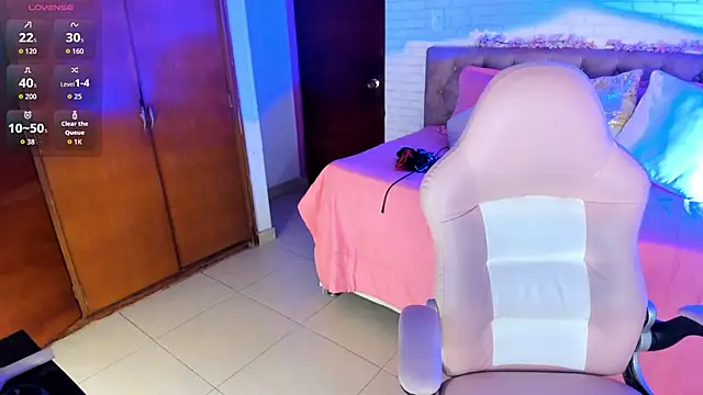 Kitty Pam online show from November 17, 2025, 8:46 pm