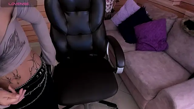 Kitty Pam online show from October 8, 2025, 1:12 pm