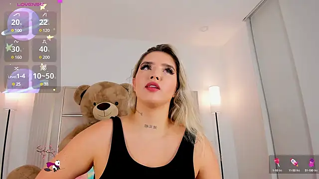 saraamiller  online show from March 8, 2025, 10:45 pm