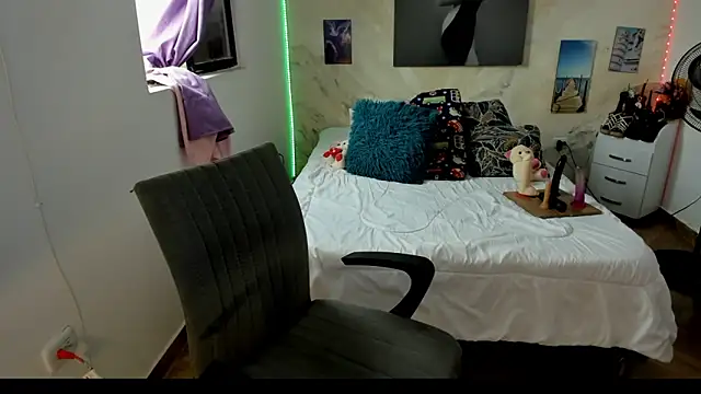 alinabozz1 online show from February 14, 2026, 9:26 pm