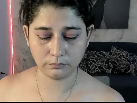 Snapshot of alinabozz1 chatting on June 14, 2026, 5:19 am alinabozz1 online show from June 14, 2026, 5:19 am