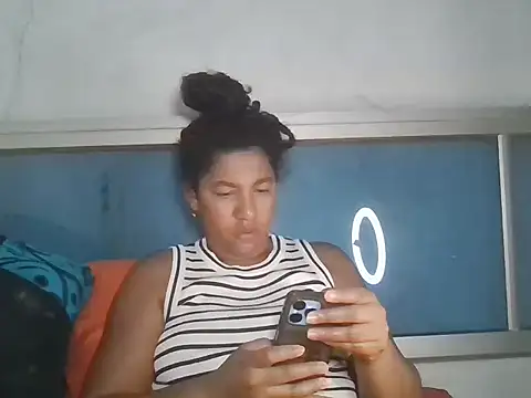 Snapshot of bellacrespalatina chatting on January 14, 2026, 5:38 pm bellacrespalatina online show from January 14, 2026, 5:38 pm