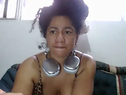 Snapshot of bellacrespalatina chatting on November 13, 2025, 9:51 pm bellacrespalatina online show from November 13, 2025, 9:51 pm