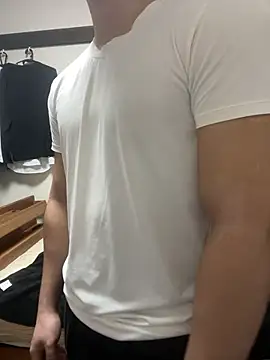 Snapshot of YU-KI00 chatting on November 2, 2025, 12:21 pm YU-KI00 online show from November 2, 2025, 12:21 pm