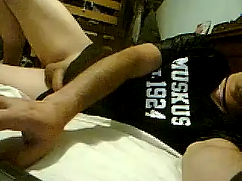 Snapshot of frank32love chatting on March 9, 2025, 10:19 am frank32love online show from March 9, 2025, 10:19 am