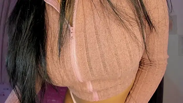 Amiirra  online show from March 26, 2026, 11:02 pm