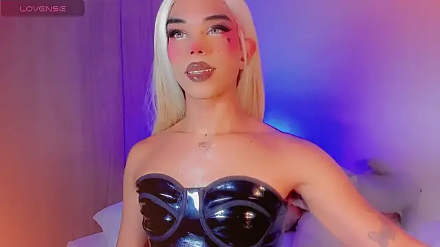 DanniLee  online show from March 13, 2026, 7:08 pm