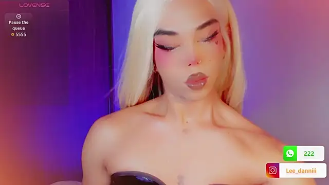 DanniLee  online show from February 15, 2026, 8:19 pm