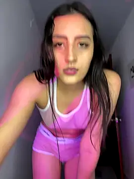 EmySofia online show from December 18, 2025, 7:02 am