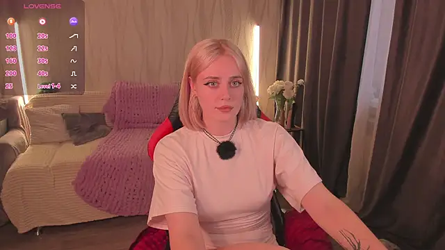 Snapshot of Emmi_Flowers chatting on August 2, 2026, 1:31 pm Emmi Flowers online show from August 2, 2026, 1:31 pm