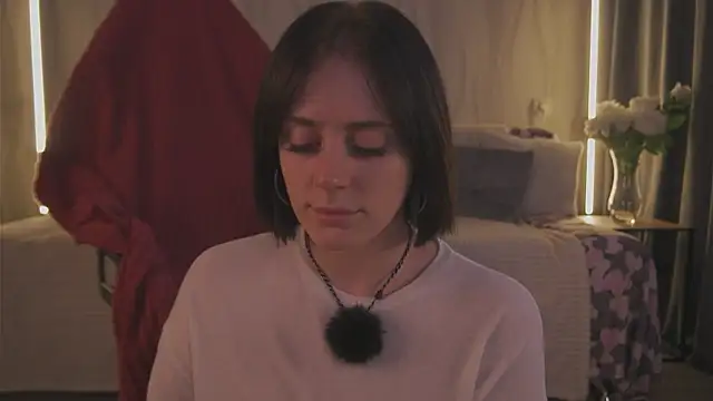 Emmi Flowers online show from April 29, 2026, 1:04 pm