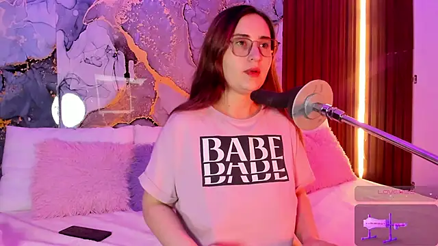 centaurigirl online show from October 27, 2025, 3:51 am